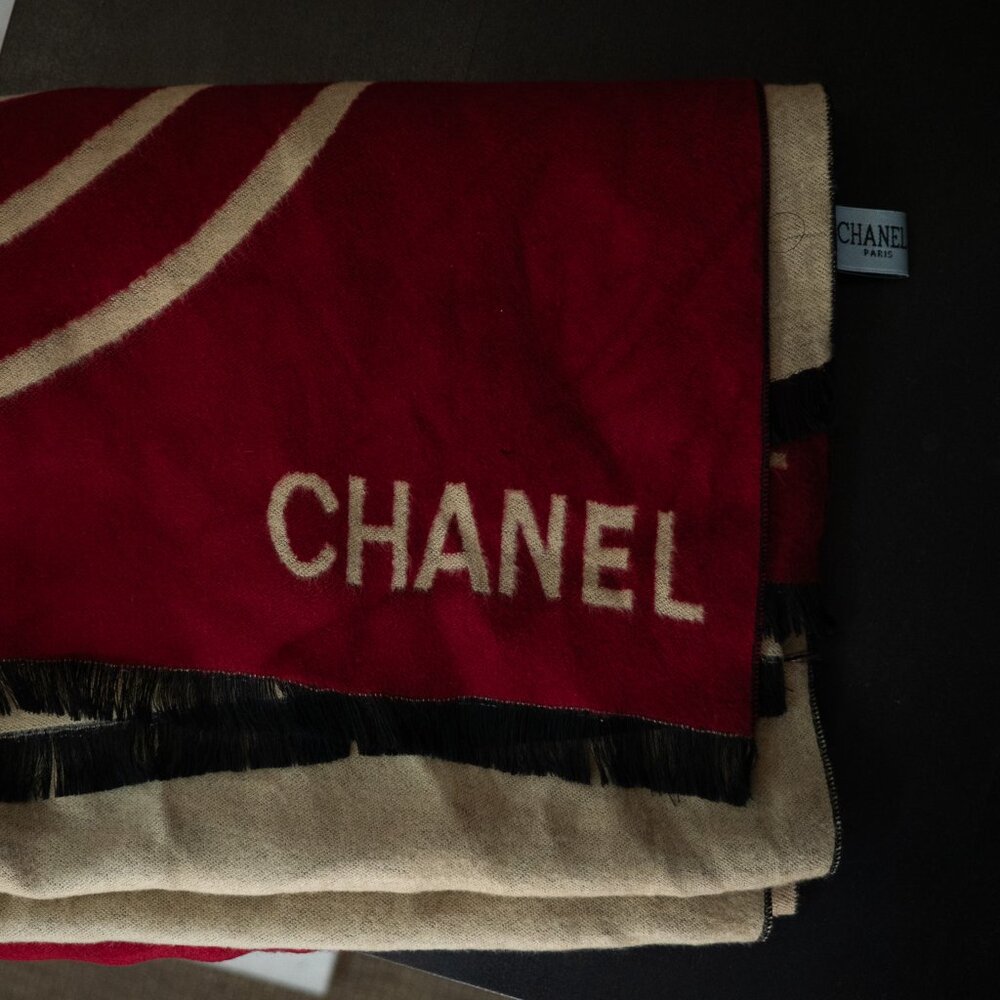 Chanel cashmere/ wool Red and cream scarf - Picture 4 of 5